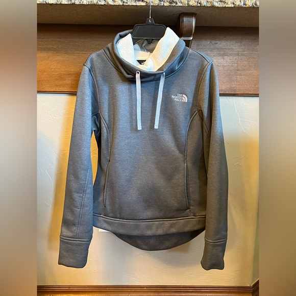 The North Face pullover - Picture 2 of 6